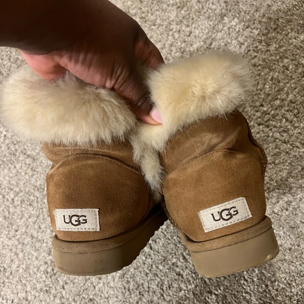 Size 8 UGG with fur trim